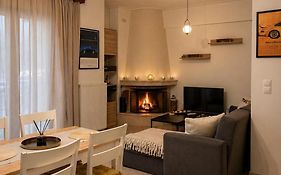 H&H Cozy Retreat ,Fireplace And Parking